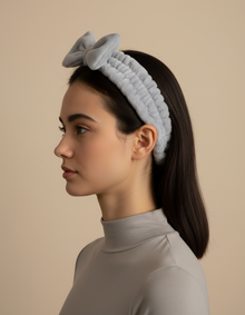 Bandeau Cheveux Nœud Femme Tissu Gris Clair — porté de profil